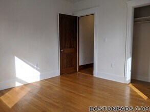 14 Lakeville Rd, Unit 12-A in Boston, MA - Foto de edificio - Building Photo