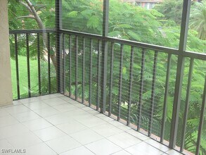 110 Cypress Way E in Naples, FL - Building Photo - Building Photo