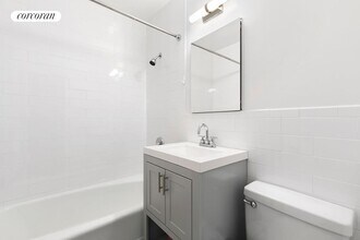 215 E 80th St in New York, NY - Building Photo - Building Photo