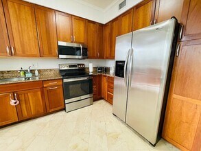 19195 NE 36th Pl, Unit 107 in Aventura, FL - Building Photo - Building Photo