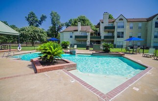 Pecan Grove in Alexandria, LA - Building Photo