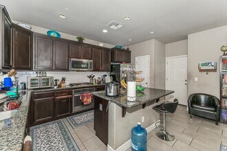 3549 Taylor Ln in Clovis, CA - Foto de edificio - Building Photo