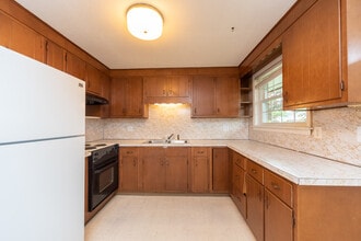 46 Grove St in Clinton, MA - Foto de edificio - Building Photo