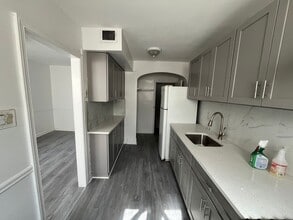 7129 Large St in Philadelphia, PA - Building Photo - Building Photo