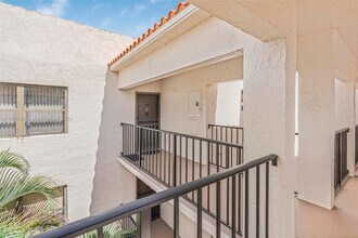 7507 La Paz Blvd, Unit # 407 in Boca Raton, FL - Foto de edificio - Building Photo