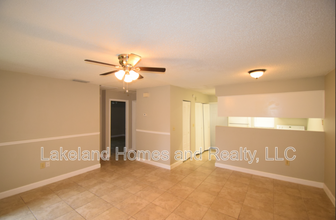 885 School House Rd in Lakeland, FL - Foto de edificio - Building Photo