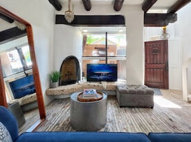 1027 Canyon Rd in Santa Fe, NM - Building Photo