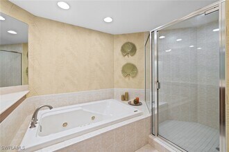 2748 Tiburon Blvd E in Naples, FL - Building Photo - Building Photo