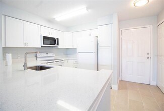 14036 Fairway Island Dr in Orlando, FL - Foto de edificio - Building Photo