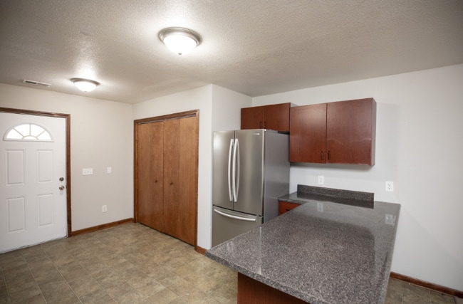 2216 S Leonard Rd in St. Joseph, MO - Building Photo - Building Photo