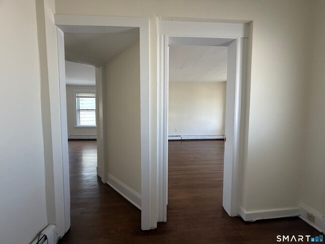 37-41-41 Jackson Ave in Bridgeport, CT - Building Photo - Building Photo