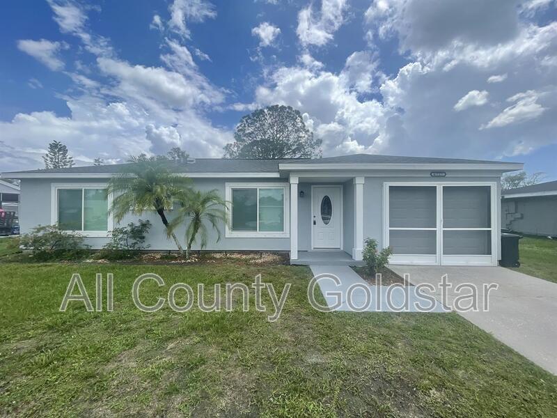 6727 Dennison Ave in North Port, FL - Building Photo