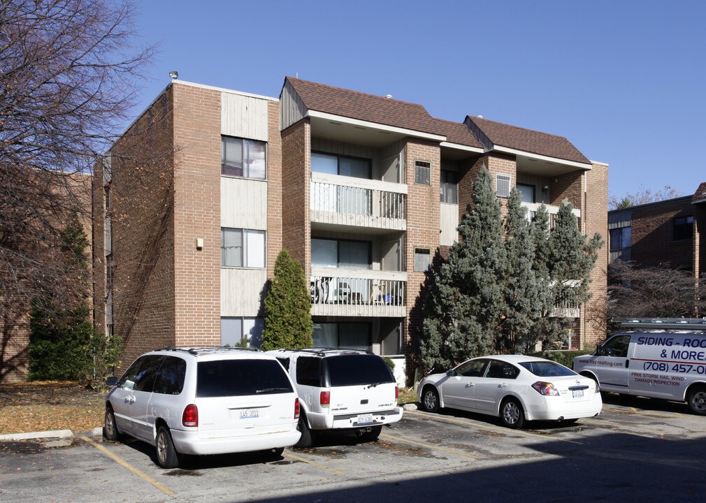 1331 E Ports O Call Dr in Palatine, IL - Building Photo
