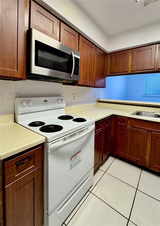 8036 Sands Point Dr in Houston, TX - Building Photo - Building Photo