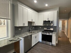 1733 N Maplewood Ave in Chicago, IL - Building Photo - Building Photo