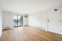 130 Mammoth Rd photo'