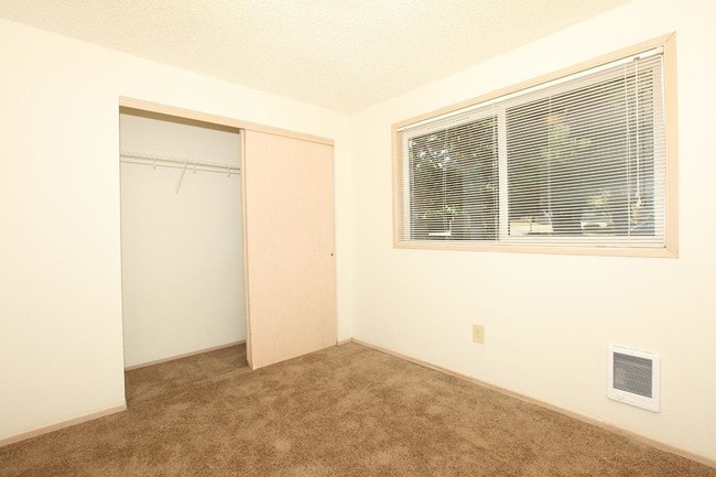 Laurelwood Gardens in Federal Way, WA - Building Photo - Building Photo