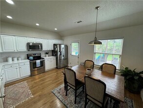 5214 W Cross Creek Blvd in Rogers, AR - Building Photo - Building Photo