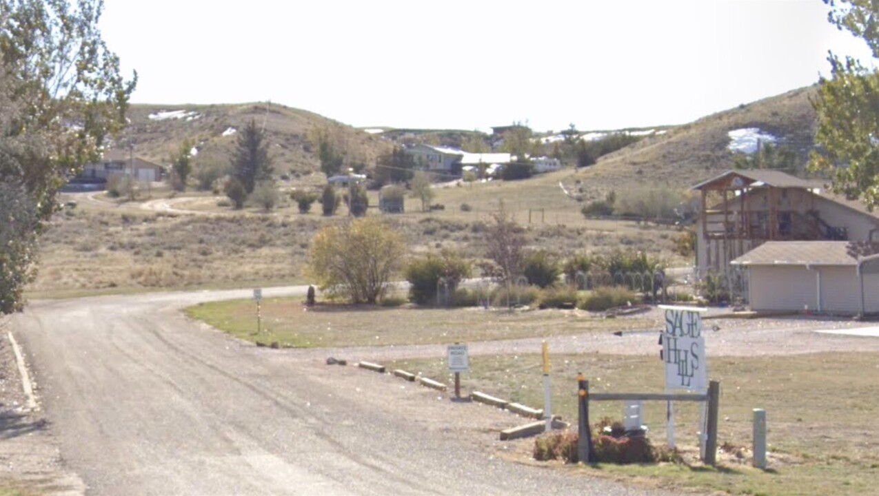 8 Sage Hills Rd in Glenrock, WY - Building Photo