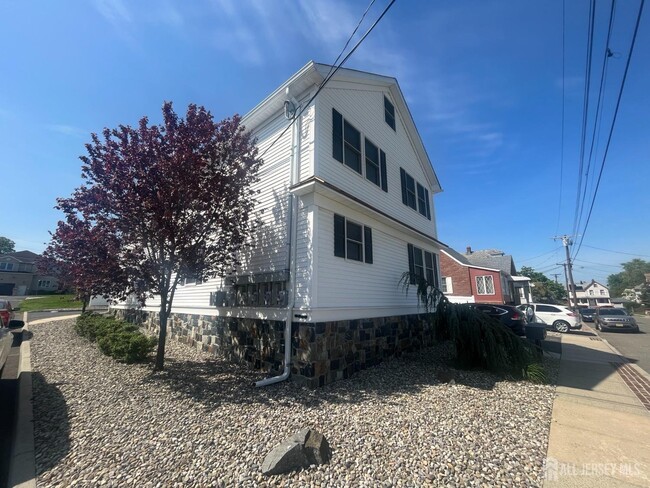 16 E Kupsch St in Sayreville, NJ - Building Photo - Building Photo