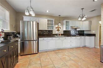 4920 Robin Hood Dr in New Orleans, LA - Building Photo - Building Photo