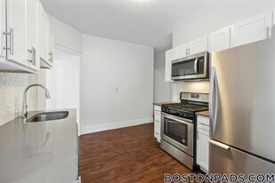 122 Columbia St, Unit 1 in Cambridge, MA - Building Photo