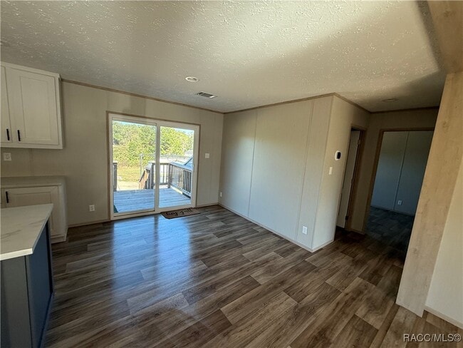 property at 5469 W Grovepark Rd