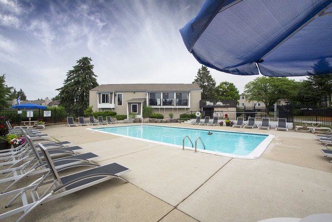 Carriage Hill East Apartments and Townhomes