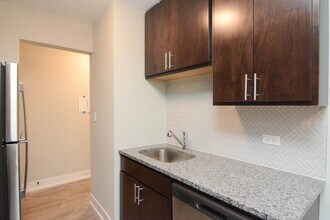 533 W Surf St in Chicago, IL - Building Photo - Building Photo
