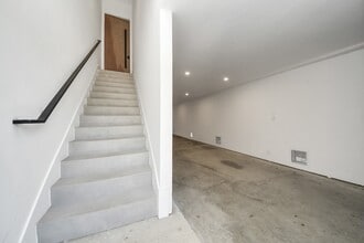 2211 Staples St in Houston, TX - Building Photo - Building Photo