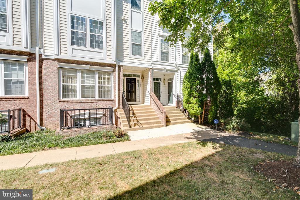 11582 Cavalier Landing Ct in Fairfax, VA - Building Photo