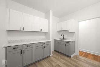 7930-46 S Ingleside Ave Chicago, IL 60619 in Chicago, IL - Foto de edificio - Building Photo