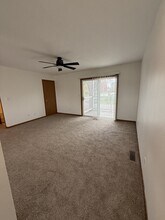 215 Jewel Dr in Ames, IA - Building Photo - Building Photo