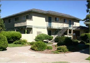 Village Ceres Apartments in Ceres, CA - Building Photo - Building Photo