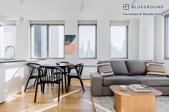 550 W 54th St in New York, NY - Building Photo - Building Photo