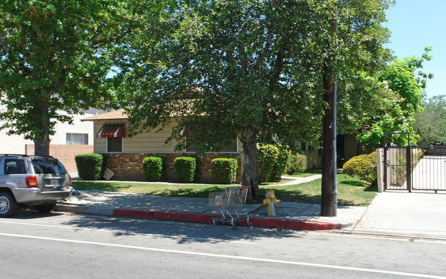 6632 Woodley Ave in Van Nuys, CA - Building Photo - Building Photo