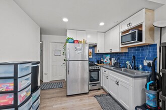 5371 Saxon St in San Diego, CA - Foto de edificio - Building Photo