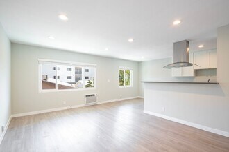 5622 La Mirada Ave in Los Angeles, CA - Building Photo - Building Photo