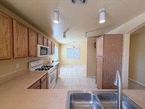 6037 W Southgate Ave in Phoenix, AZ - Building Photo - Building Photo