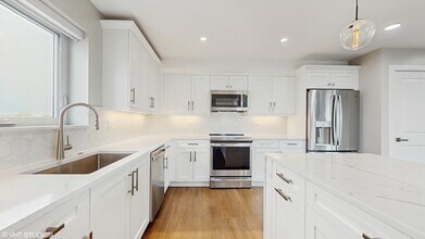 550 Sheridan Square in Evanston, IL - Building Photo - Building Photo