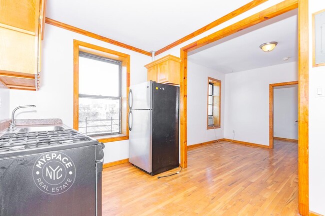 322 Rodney St, Unit 28 in Brooklyn, NY - Building Photo - Building Photo