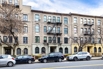 355 Saint Johns Pl in Brooklyn, NY - Foto de edificio - Primary Photo