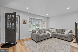 1232 Peggy Dr in Hummelstown, PA - Building Photo