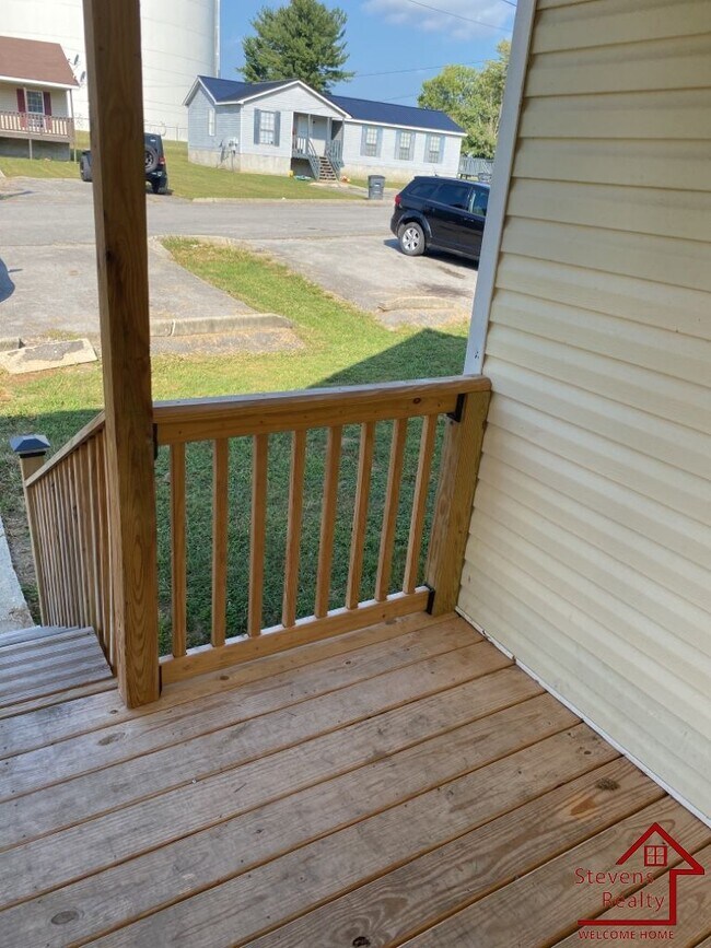232 Dogwood Pointe Dr in McMinnville, TN - Building Photo - Building Photo