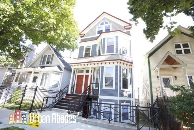 3023 N Oakley Ave, Unit 2 in Chicago, IL - Building Photo