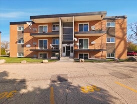 300 Marlene Ct in Wauconda, IL - Building Photo