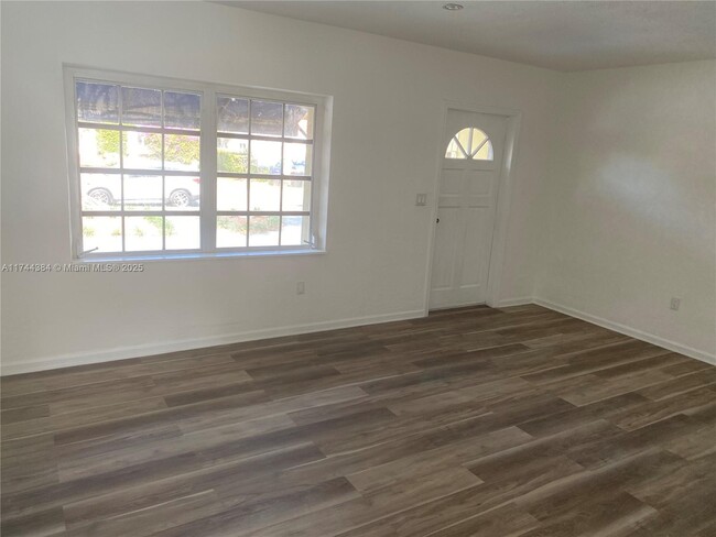 6256 SW 14th St in West Miami, FL - Building Photo - Building Photo