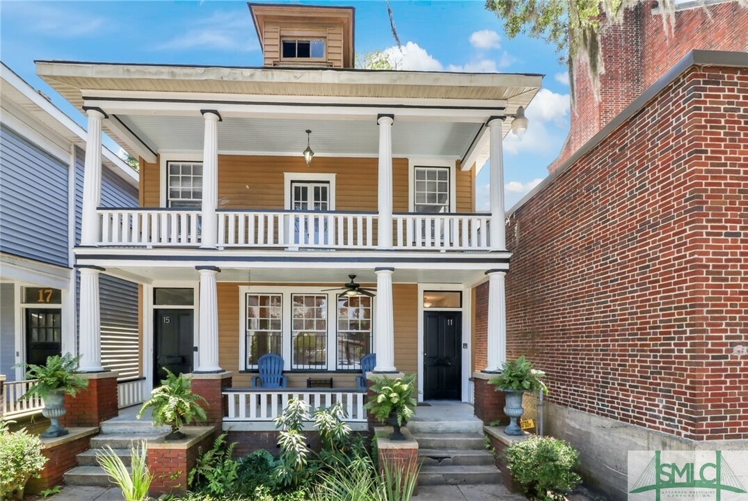 11 E 34th St in Savannah, GA - Building Photo