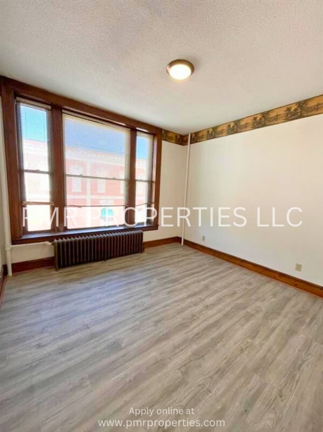 400 E Coolbaugh St in Red Oak, IA - Foto de edificio - Building Photo