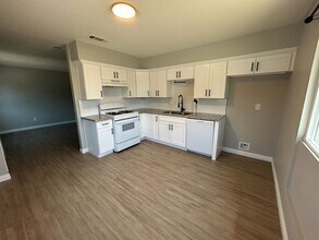 900 La Vida Ln in Porterville, CA - Building Photo - Building Photo